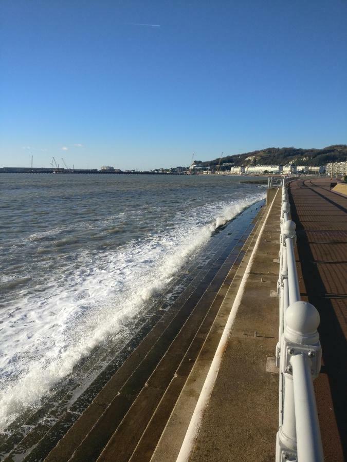 Whole Flat Next To Dover Port With Parking Exterior photo