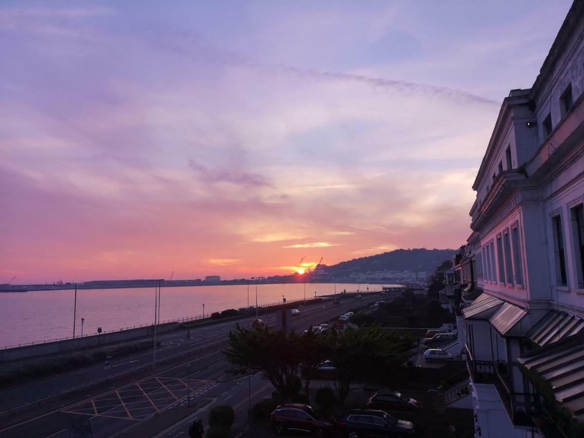 Whole Flat Next To Dover Port With Parking Exterior photo